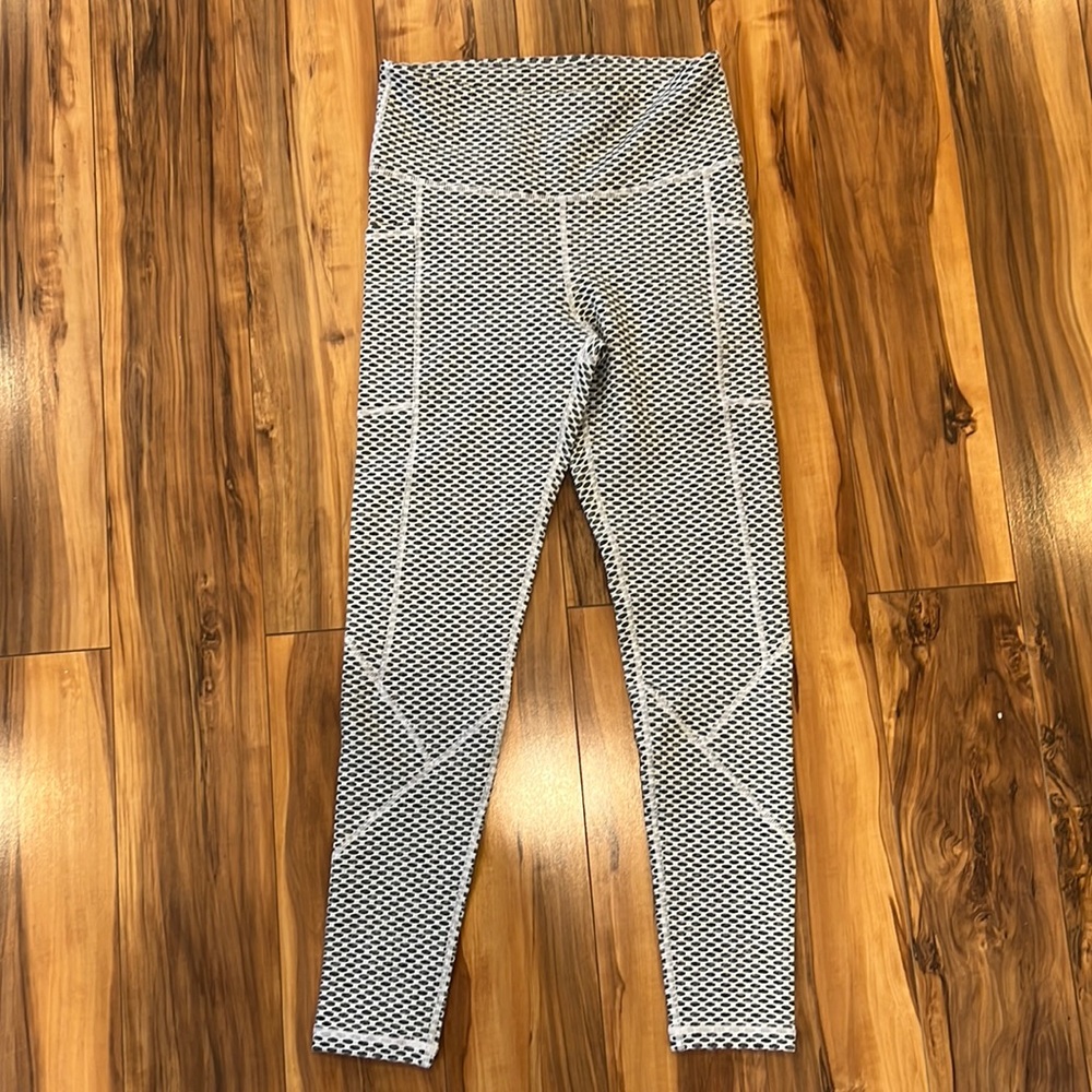 Mono B size medium leggings